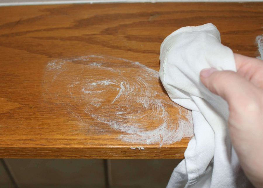 Does acetone remove wood stain?
