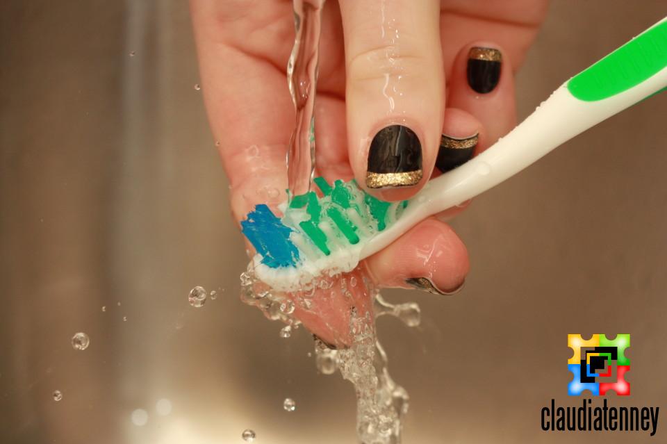 How to Clean Your Toothbrush